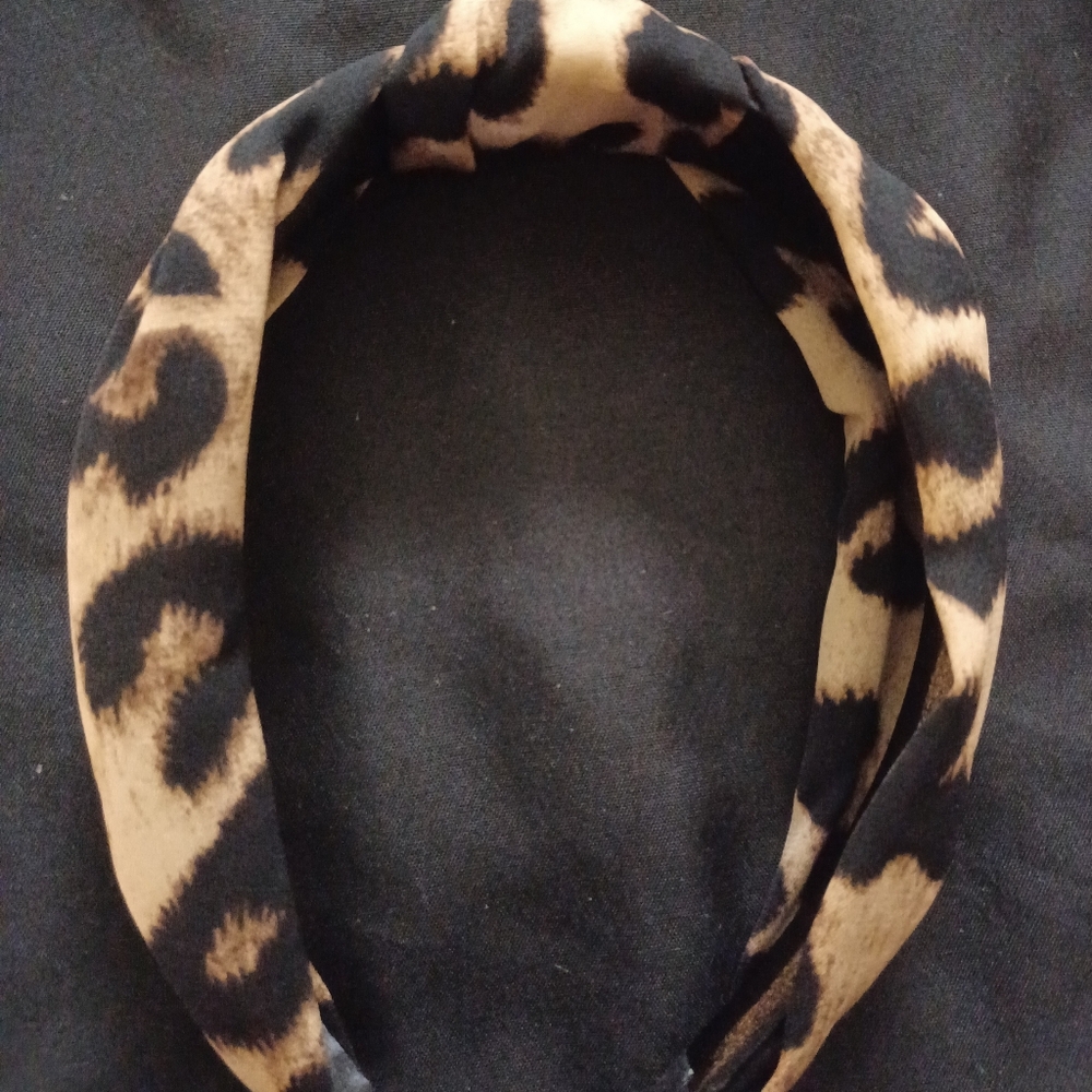 NWOT CHEETAH PRINT HEADBAND